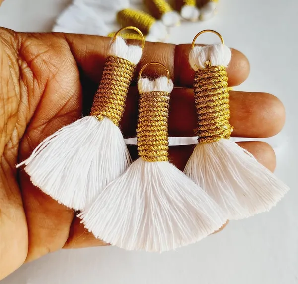 Handmade_Mini_Cotton_Tassels_with_Zari_Winding,_Pack_of_10_(White)