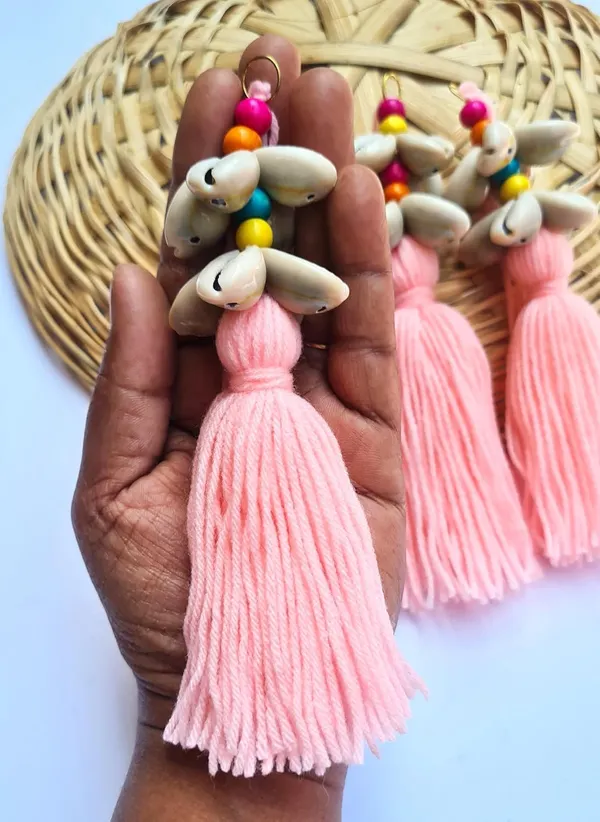 Long_Woolen_Tassels_with_Cowrie_Shells_for_DIY/Craft_Projects_(Pack_of_5,_Baby_Pink)