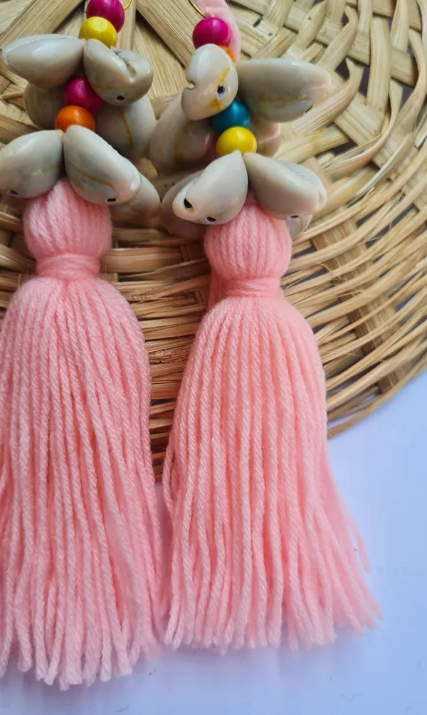 Long_Woolen_Tassels_with_Cowrie_Shells_for_DIY/Craft_Projects_(Pack_of_5,_Baby_Pink)