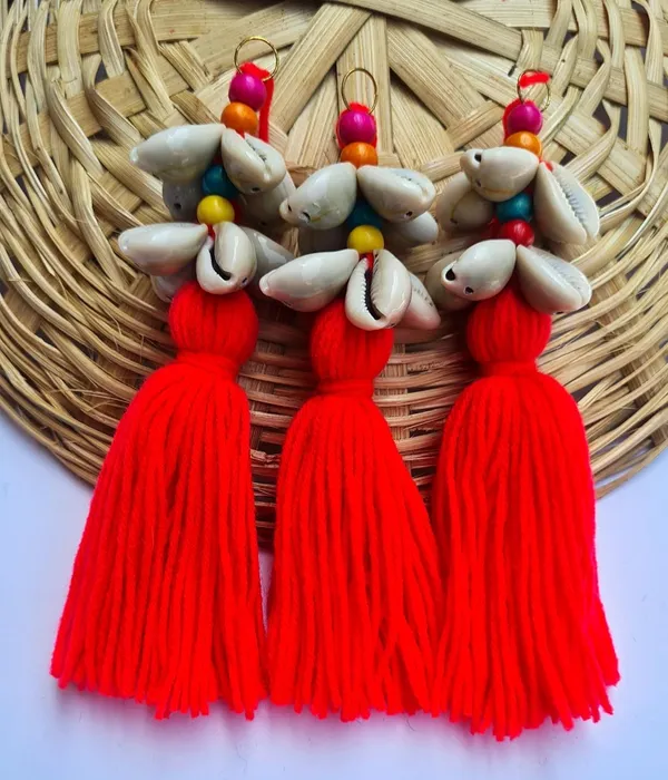 Long_Woolen_Tassels_with_Cowrie_Shells_for_DIY/Craft_Projects_(Pack_of_5,_Red)