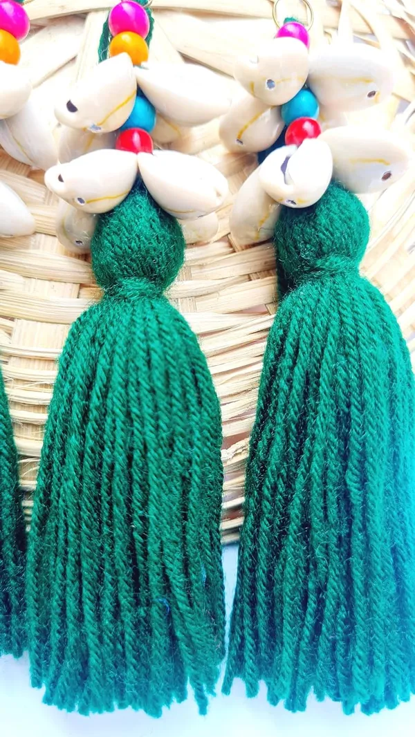 Long_Woolen_Tassels_with_Cowrie_Shells_for_DIY/Craft_Projects_(Pack_of_5,_Dark_Green)