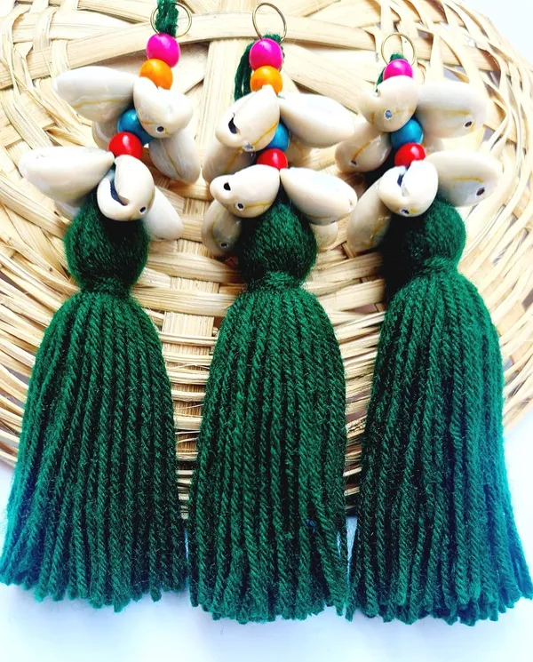 Long_Woolen_Tassels_with_Cowrie_Shells_for_DIY/Craft_Projects_(Pack_of_5,_Dark_Green)