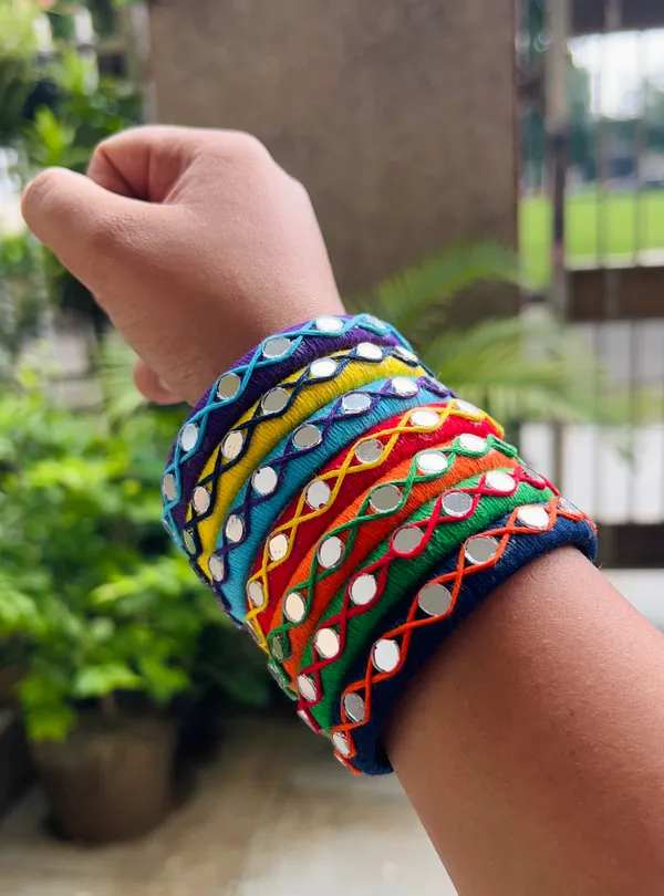 Darpan_-_Handmade_Bangles_(Stack_of_7)