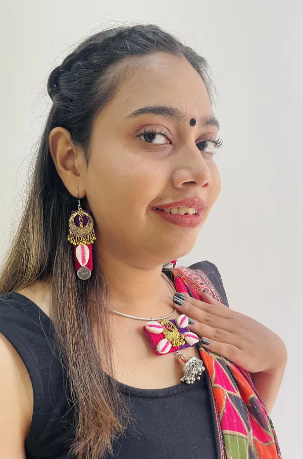 Gauri_Earrings_(One_Pair)