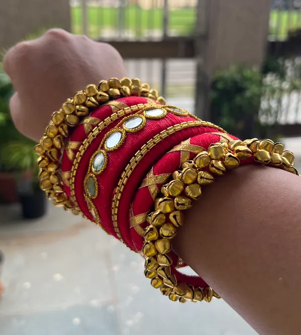 Navya-_Handmade_Bangles_(Stack_of_7)