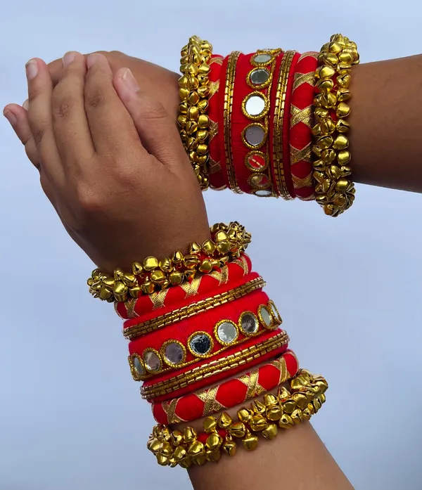 Navya-_Handmade_Bangles_(Stack_of_7)