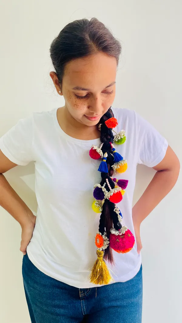 Jhakaas_Paranda_-_boho_colorful_hair_parandi