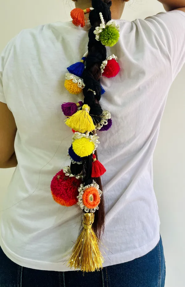 Jhakaas_Paranda_-_boho_colorful_hair_parandi
