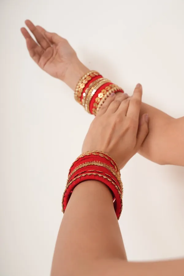 Laajo_-_Stack_of_14_bangles_(for_both_hands)