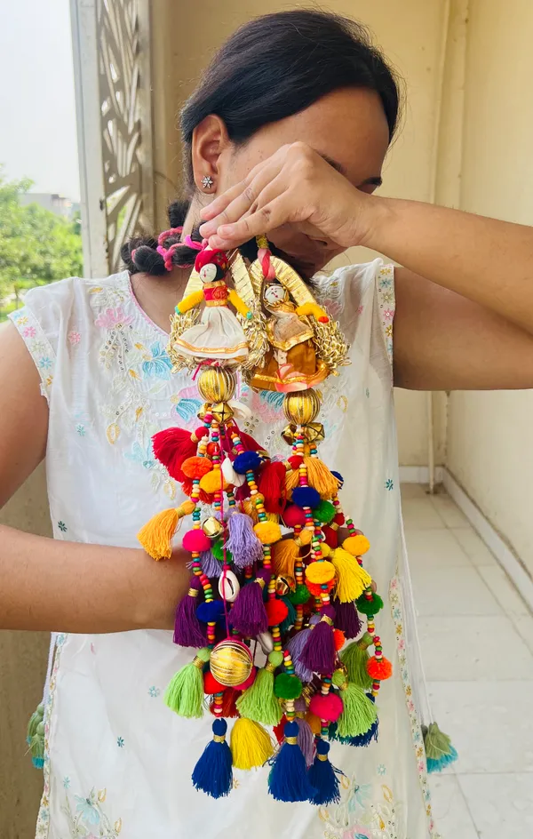 Nakhra_-_Colorful_Parandi