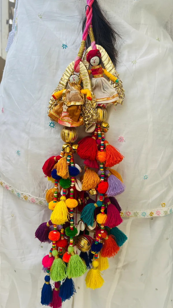 Nakhra_-_Colorful_Parandi
