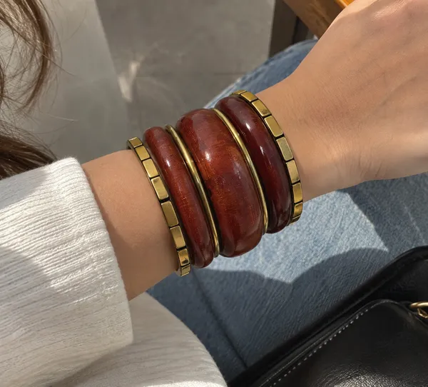 Nia_-_Wooden_Bangle_(Stack_of_7_bangles)