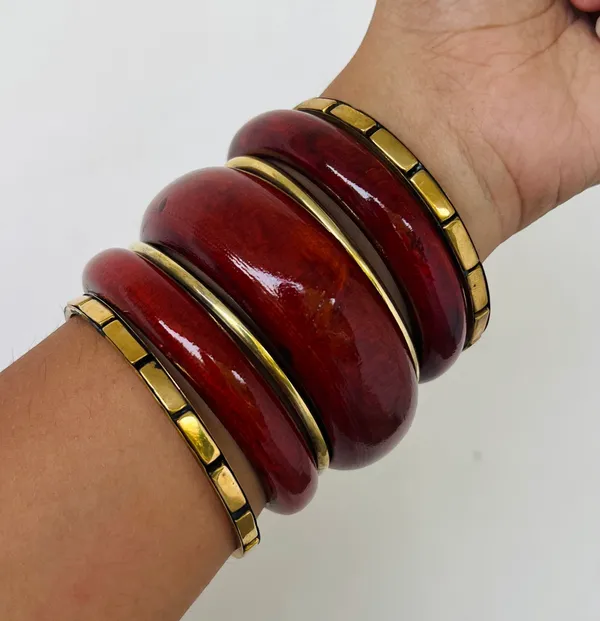 Nia_-_Wooden_Bangle_(Stack_of_7_bangles)