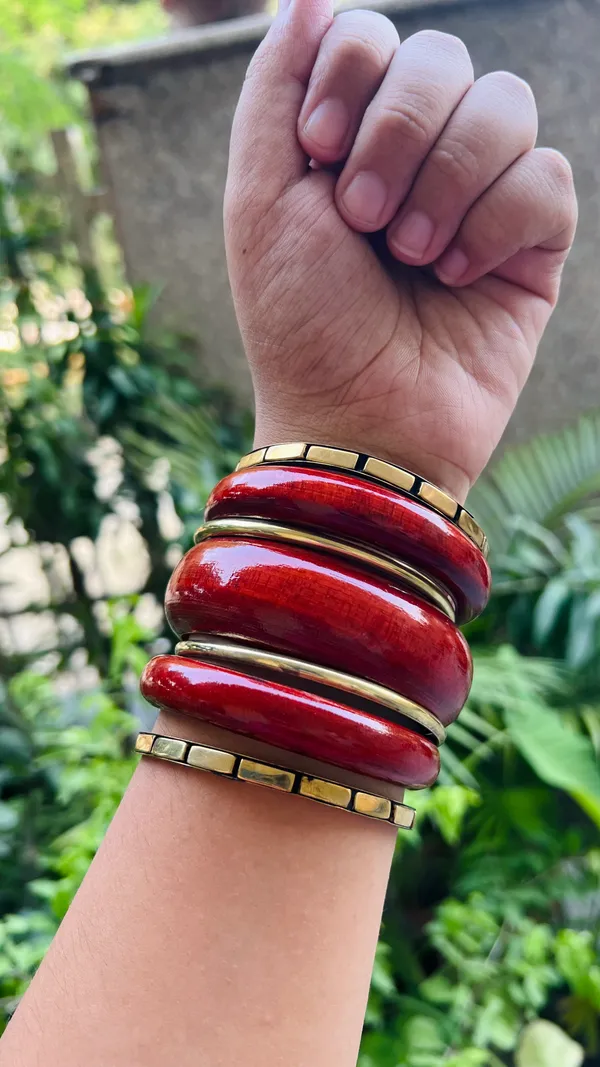 Nia_-_Wooden_Bangle_(Stack_of_7_bangles)