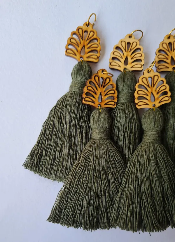 Military_Green_Mini_Cotton_Handmade_Tassels_with_wooden_leaf_,_Pack_of_10