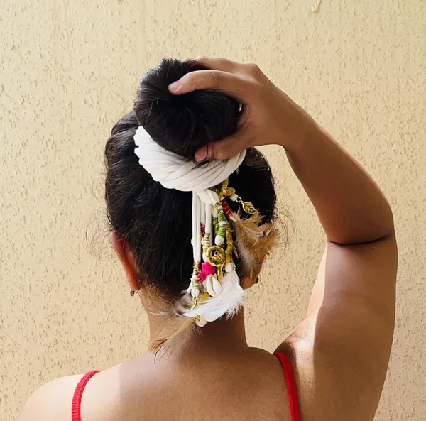 White_Pankh_-_boho_handmade_hair_string_(Full_Length_,_20-22_inch)_(Pack_of_1)