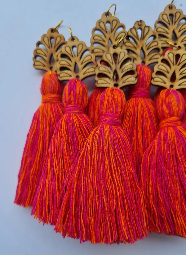 Mix-Pink_&_Orange_Mini_Cotton_Handmade__Tassels_with_wooden_leaf_,_Pack_of_10