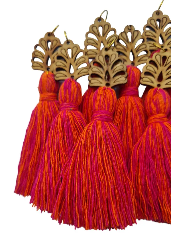 Mix-Pink_&_Orange_Mini_Cotton_Handmade__Tassels_with_wooden_leaf_,_Pack_of_10