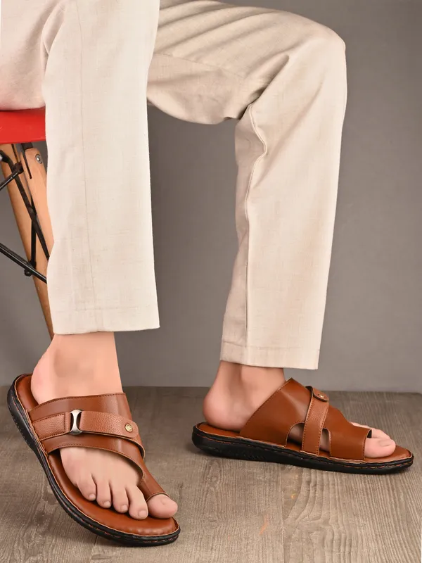 KASTAVA_Cross_Strap_Synthetic_Toe_Ring_Men_Sandals_(Tan)