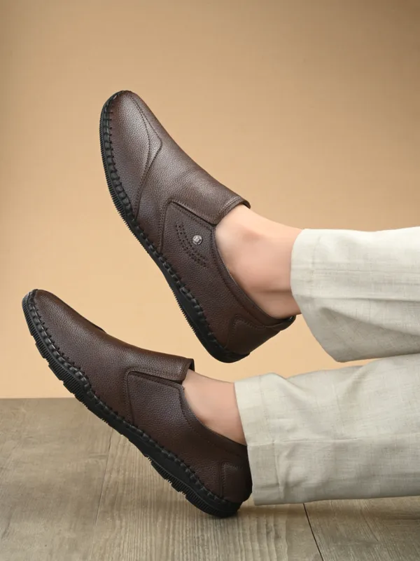 KASTAVA_Lightweight_Comfort___Trendy_Premium_Stylish_Slip_On_For_Men_(Brown)