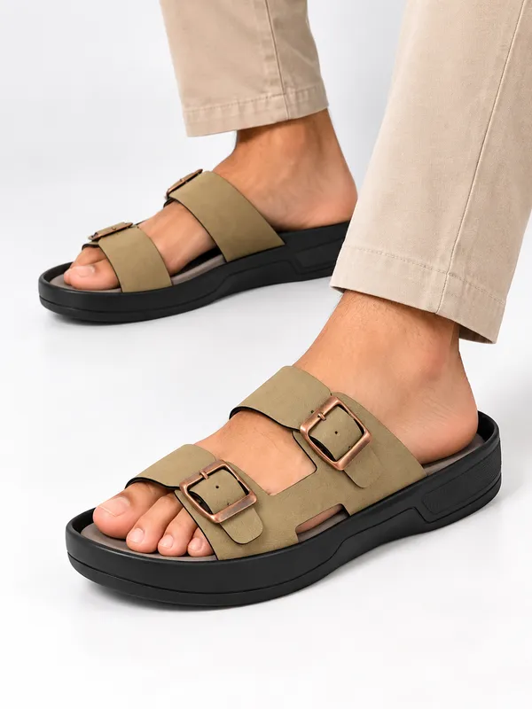 Men_Casual_slippers_in_cream_colour
