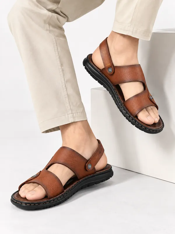 GENUINE_LEATHER_SANDALS_WITH_AN_ADJUSTABLE_AND_FLEXIBLE_BELT