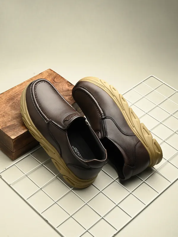 KASTAVA_Premium_Comfortable_Everyday_Edge_Canvas_Shoes_For_Men_(Brown)