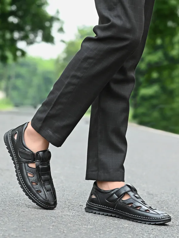 KASTAVA_Premium_Cushioned_Fisherman_Men_Sandals_(Black)