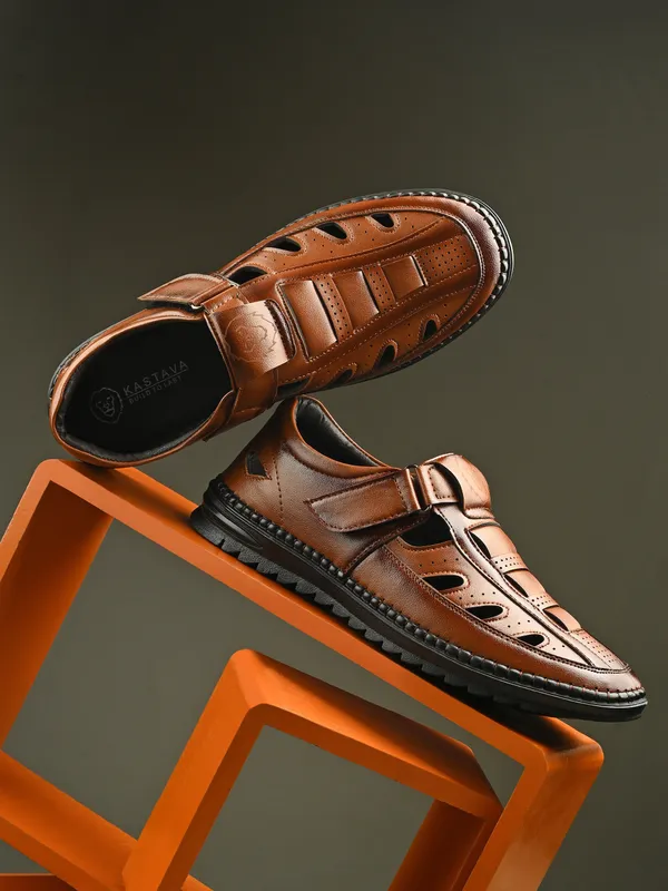 KASTAVA_Premium_Cushioned_Fisherman_Men_Sandals_(Tan)