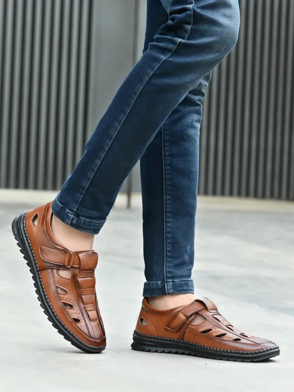 KASTAVA_Premium_Cushioned_Fisherman_Men_Sandals_(Tan)