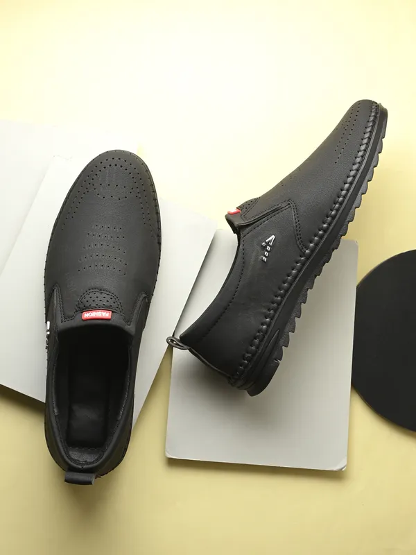 Black_Premium_Stylish_Everyday_Casuals_For_Men-Kastava