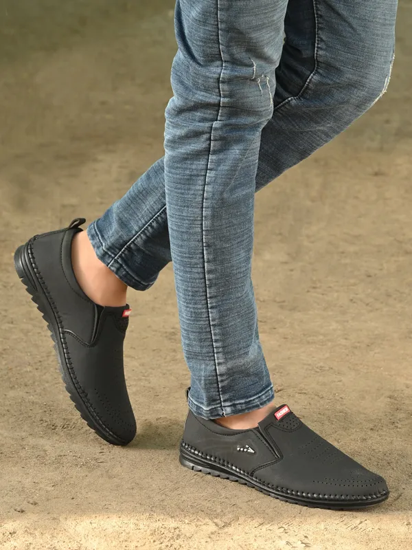 Black_Premium_Stylish_Everyday_Casuals_For_Men-Kastava