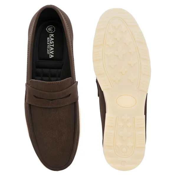 SUEDE_LOAFER_FOR_A_ELEGANT_LOOK