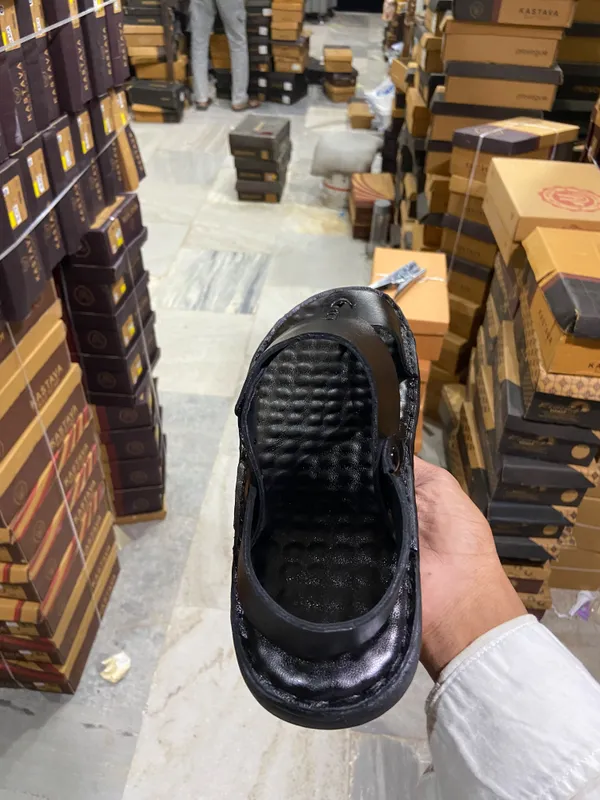 Genuine_leather_sandals_for_a_comfortable_and_durable_wear