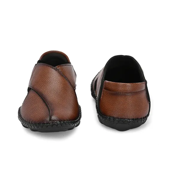 Stylish_Peshawari_sandals_with_cushioned_insoles