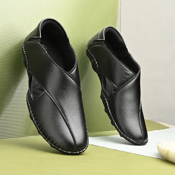Stylish_Peshawari_sandals_with_cushioned_insoles