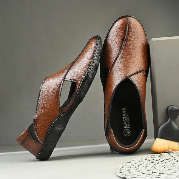 Stylish_Peshawari_sandals_with_cushioned_insoles
