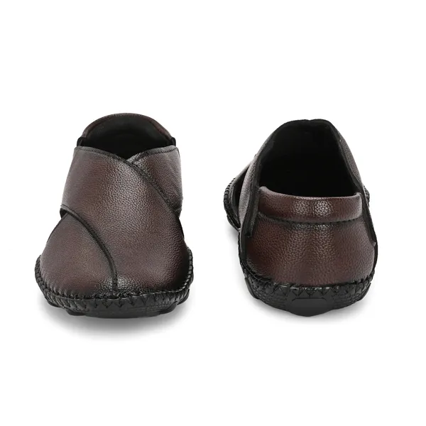 Stylish_Peshawari_sandals_with_cushioned_insoles