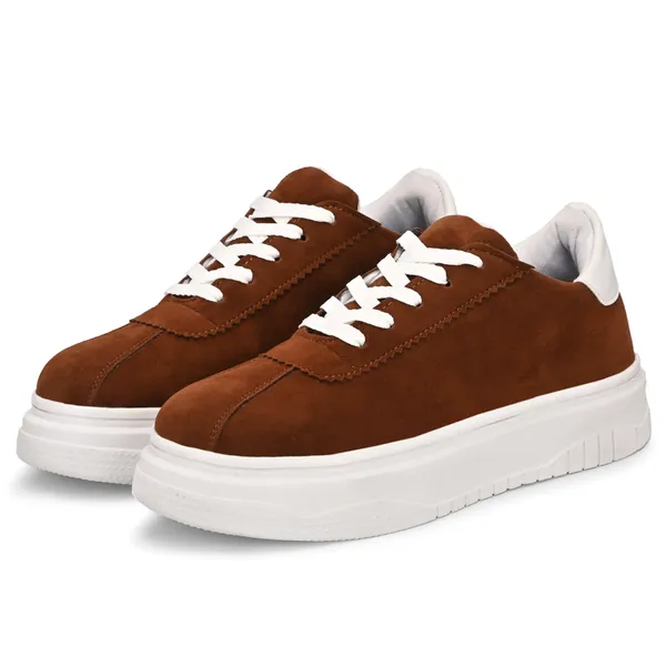 Stylish_sneakers_with_comfortable_insole_for_all_day_use