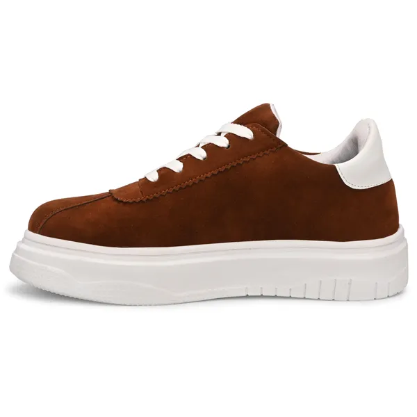 Stylish_sneakers_with_comfortable_insole_for_all_day_use
