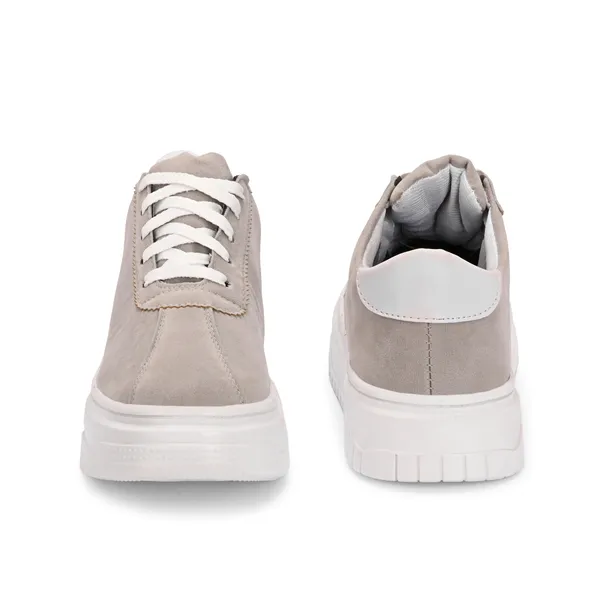 Stylish_sneakers_with_comfortable_insole_for_all_day_use