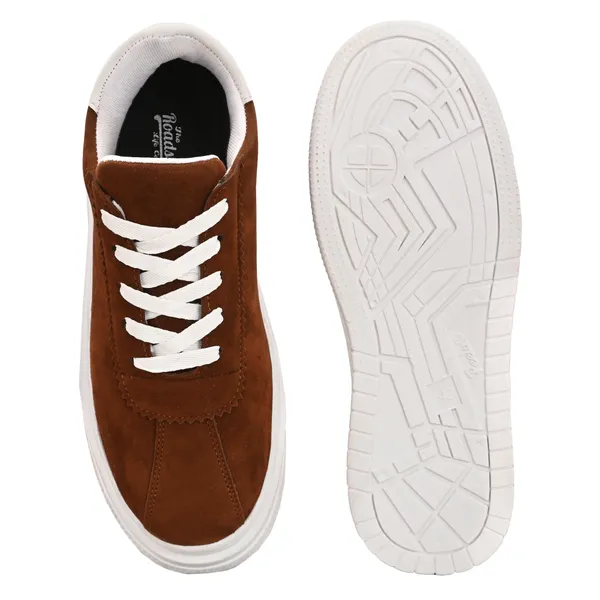 Stylish_sneakers_with_comfortable_insole_for_all_day_use
