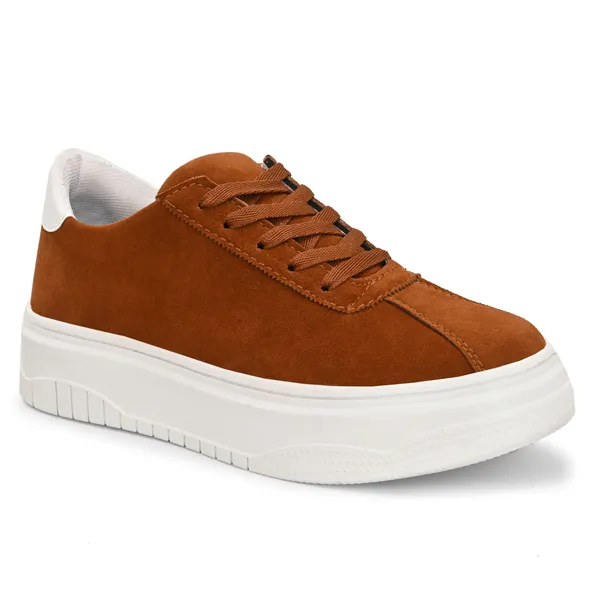 Stylish_sneakers_with_comfortable_insole_for_all_day_use