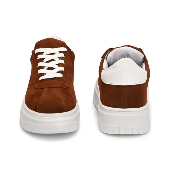 Stylish_sneakers_with_comfortable_insole_for_all_day_use