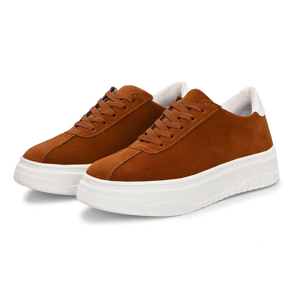 Stylish_sneakers_with_comfortable_insole_for_all_day_use