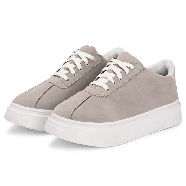 Stylish_sneakers_with_comfortable_insole_for_all_day_use