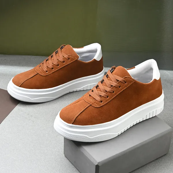 Stylish_sneakers_with_comfortable_insole_for_all_day_use