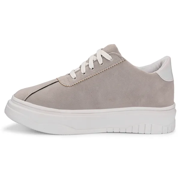 Stylish_sneakers_with_comfortable_insole_for_all_day_use
