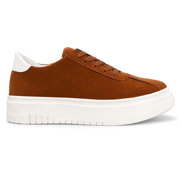 Stylish_sneakers_with_comfortable_insole_for_all_day_use