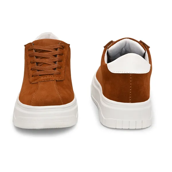 Stylish_sneakers_with_comfortable_insole_for_all_day_use